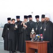 Делегація Української Православної Церкви доставила в Київ благодатний вогонь зі Святої Землі