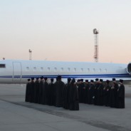 Делегація Української Православної Церкви доставила в Київ благодатний вогонь зі Святої Землі