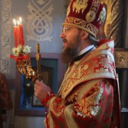 Увечері 15 квітня, Митрополит Бориспільський і Броварський Антоній звершив уставне вечірнє богослужіння в академічному храмі Різдва Пресвятої Богородиці.