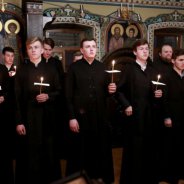 Митрополит Антоній разом із студентами Київських духовних шкіл приступив до Таїнства Соборування