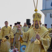 Митрополит Бориспільський і Броварський Антоній звершив Божественну літургію просто неба в місті Бориспіль