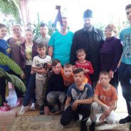 Священики Другого Бориспільського благочиння привітали з Пасхою вихованців дитячих будинків та підопічних стаціонарного догляду для постійного та тимчасового проживання