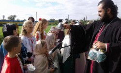 СВІТИЛЬНЯ. На свято жінок-мироносиць настоятель організував грандіозне сільське свято