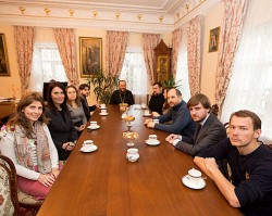 Управделами УПЦ встретился с православными блоггерами и журналистами