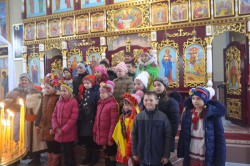 МОРОЗІВКА. Свято-Успенська парафія провела масляну костюмованим виступом дітей