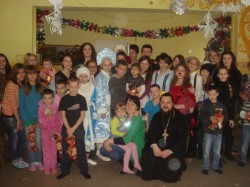Юні актори із столиці привітали вихованців мокрецького дитячого будинку з новорічними і різдвяними святами