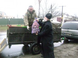 КНЯЖИЧІ. Братія Спасо-Преображенського монастиря передала гуманітарну допомогу українським воїнам