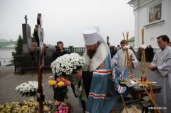 Митрополит Бориспільський і Броварський Антоній звершив заупокійну літію на могилі покійного Блаженнішого Митрополита Володимира