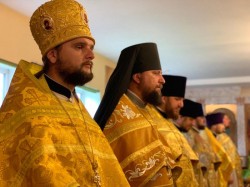 НЕДРА. Єпископ Переяслав-Хмельницький Діонісій освятив накупольний хрест та дзвони для дзвінниці храму