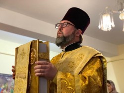 НЕДРА. Єпископ Переяслав-Хмельницький Діонісій освятив накупольний хрест та дзвони для дзвінниці храму