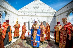 Митрополит Бориспільський і Броварський Антоній заклав капсулу в будівництво храму на честь преподобного Лаврентія Чернігівського у Погребах