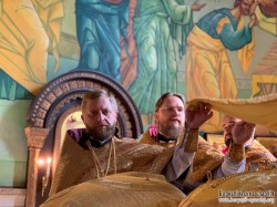Єпископ Переяслав-Хмельницький Діонісій та єпископ Згурівський Амвросій звершили Божественну літургію у Покровському кафедральному соборі