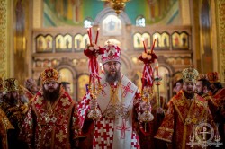 Митрополит Бориспільський і Броварський Антоній звершив пасхальну вечірню в Свято-Покровському кафедральному соборі Бориспіля