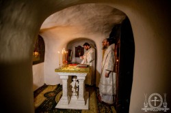 Митрополит Бориспільський і Броварський Антоній звершив Божественну Літургію в підземній церкві Києво-Печерської Лаври