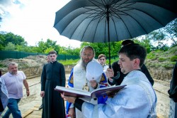 Митрополит Бориспільський і Броварський Антоній освятив місце будівництва храму у селі Новосілки
