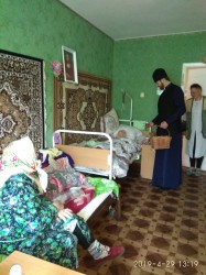 БЕРЕЗАНЬ. В День Пасхи Христової священик відвідав жителів будинку пристарілих