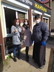 Благочинний Згурівського благочиння безкоштовно роздав медичні маски жителям Згурівки