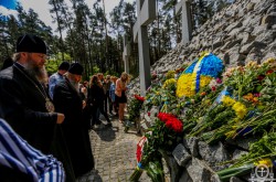 Митрополит Антоній вшанував пам’ять жертв політичних репресій  (відео)
