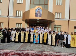Митрополит Бориспільський і Броварський Антоній взяв участь в освяченні монастирського медичного центру в Банченах