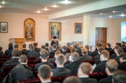 Митрополит Антоній зустрівся зі студентами Київських духовних шкіл