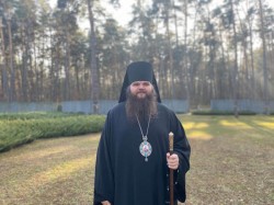 Єпископ Згурівський Амвросій на Бикивнянських могилах помолився за розстріляних радянською владою священників