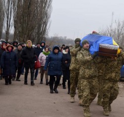 У Садовому священнослужителі звершили поховання захисника України.