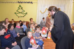 БОРИСПІЛЬ. Недільна школа чоловічого монастиря відвідала реабілітаційну установу для інвалідів та дітей інвалідів «Наш дім»