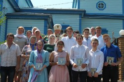 ПЛОСКЕ. Священик помолився разом із випускниками про Боже благословення на майбутнє самостійне життя