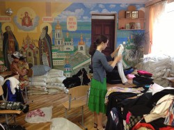  ВИШГОРОД. Парафіяни передають гуманітарну допомогу біженцям із Донецької та Луганської областей