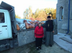 Єпархіальний відділ соціального служіння та благодійництва в робочому порядку відвідав своїх підопічних в селі Рогозові