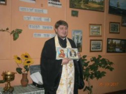 МОРОЗІВКА. Священик освятив приміщення місцевої школи