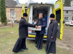 Секретар Бориспільської єпархії передав гуманітарну допомогу в Бучанське, Іванківське та Поліське благочиння