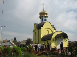 Конфлікт навколо храму в селі Пасічна продовжується (+відео)