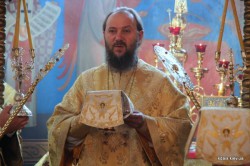 У день пам'яті святого апостола Іоанна Богослова митрополит Антоній звершив Божественну літургію в Києво-Печерській Лаврі