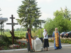У селі Зазим'є освячено пам’ятний хрест місцевим патріотам, що в 1920 р. захищали своє село