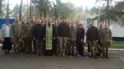  На Пасху священик відвідав військову частину