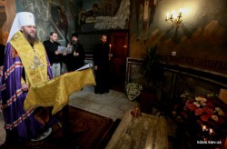 Митрополит Бориспільський і Броварський Антоній звершив молебень на могилі святителя Серафима (Соболєва)