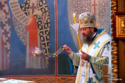 Митрополит Антоній звершив вечірню та утреню свята Казанської ікони Пресвятої Богородиці
