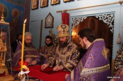 На свято Хрестовоздвиження керуючий Бориспільською єпархією відправив літургію у лаврському храмі Різдва Богородиці