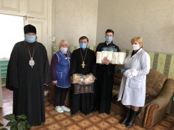 Єпископ Згурівський Амвросій передав сільській амбулаторії та в будинки престарілих засоби індивідуального захисту